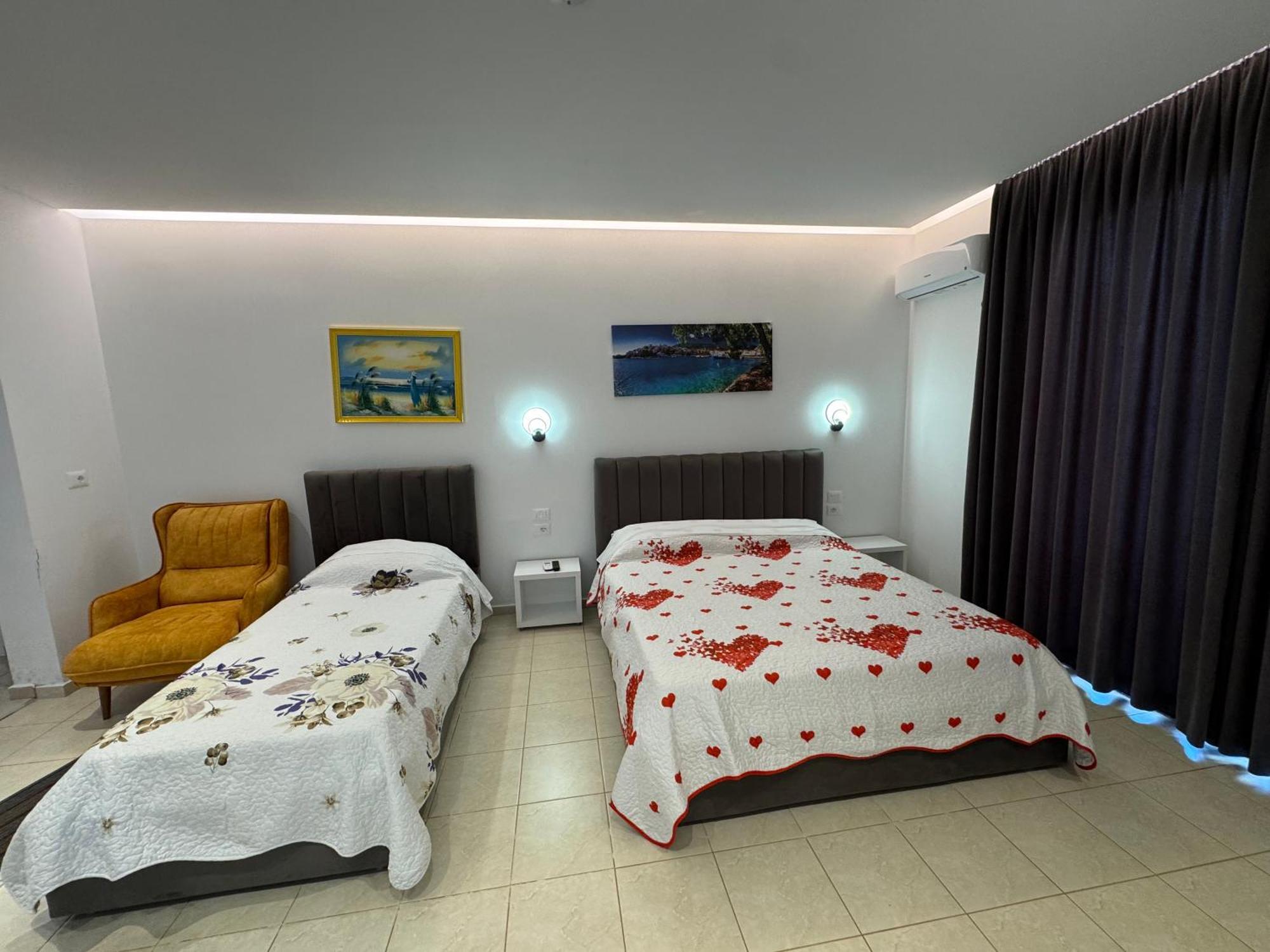 Feniks Hotel Ksamil Exteriör bild
